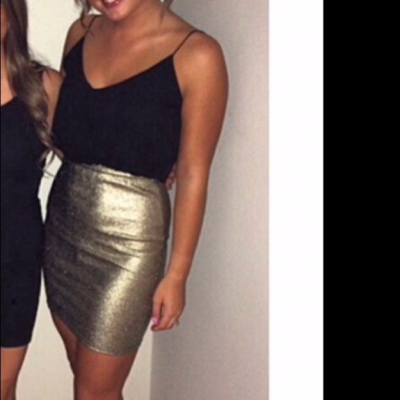 Metallic gold dress with black top - Picture 2 of 3